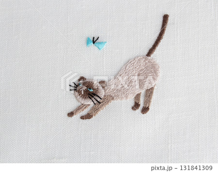 蝶とシャム猫の刺繍 蝶とシャム猫の刺繍 131841309