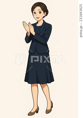 会場で拍手をする女性 131841625