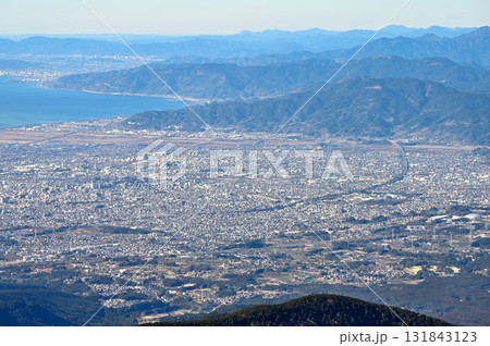 愛鷹山塊の越前岳山頂からの展望 駿河湾と静岡県 愛鷹山塊の越前岳山頂からの展望 駿河湾と静岡県 131843123