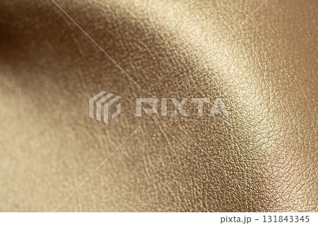 ゴールドカラーの革イメージ 131843345