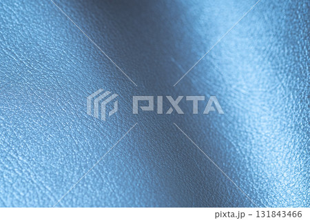 ブルーメタリックな皮革素材のイメージ 131843466
