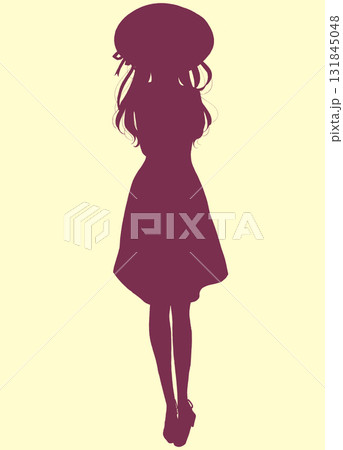 恥ずかしそうなワンピースの女性　帽子　シルエット 131845048