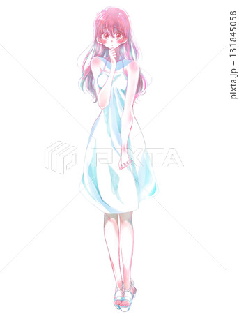 恥ずかしそうなワンピースの女性 131845058