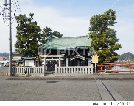 静岡県焼津の赤い橋がそばにある船玉浦神社 131846196