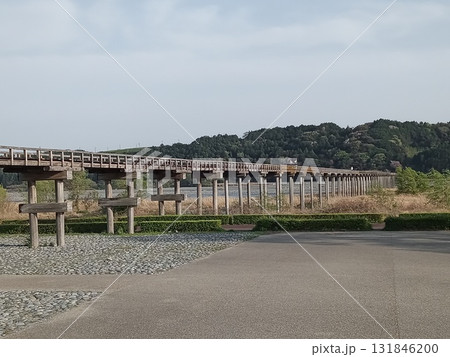 静岡県島田のギネスブックに載った「世界一長い木造歩道橋」蓬莱橋 静岡県島田のギネスブックに載った「世界一長い木造歩道橋」蓬莱橋 131846200