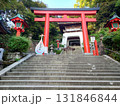 江ノ島神社　赤い鳥居と瑞心門 131846844