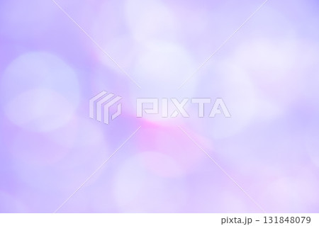 明るいパープルカラー系玉ボケ背景素材 131848079