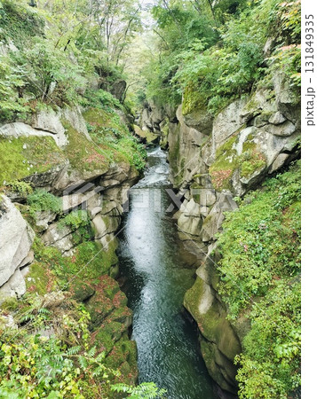 雨の日の磊々峡、せせらぎを聞きながら散策 131849335