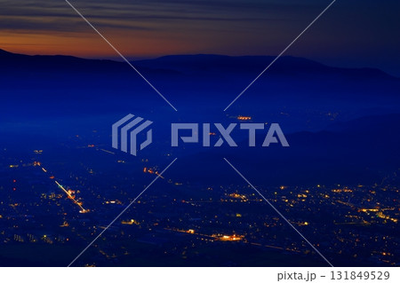 岩手県遠野市　夜明けの風景 131849529