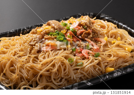 豚肉と小海老の焼きビーフン 131851914