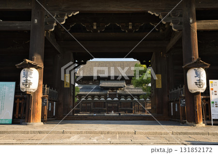 東寺さん 早朝の静けさに包まれる南大門1 東寺さん 早朝の静けさに包まれる南大門1 131852172