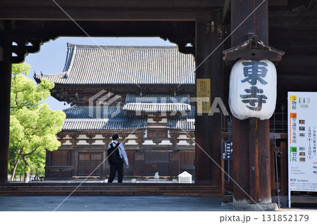 東寺さん　南大門を抜けて境内へ6 131852179