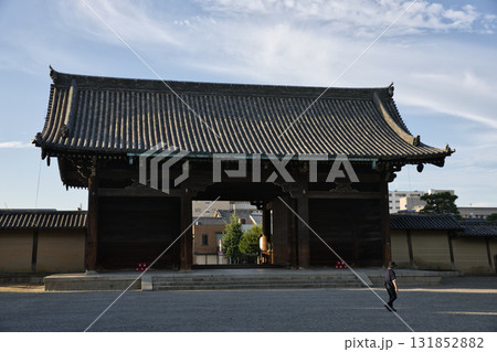 東寺さん 境内から望む南大門1 東寺さん 境内から望む南大門1 131852882