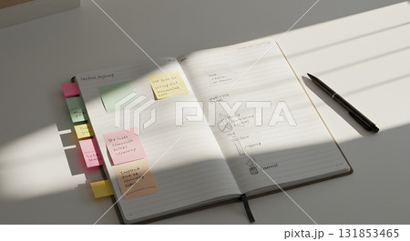 自然光の中で整ったワークスペース 131853465