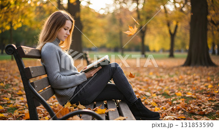 落ち着いた雰囲気の読書シーン 落ち着いた雰囲気の読書シーン 131853590