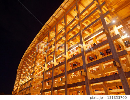 大阪・関西万博 大屋根リングの夜景 大阪・関西万博 大屋根リングの夜景 131853700