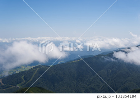 八方尾根から見下ろす雲/長野県白馬村・9月 八方尾根から見下ろす雲/長野県白馬村・9月 131854194