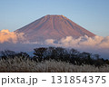 夕陽に染まる富士山 131854375