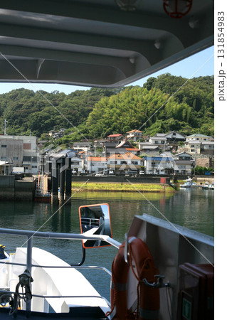 入港時のフェリー風景 131854983