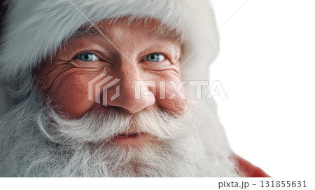笑顔のサンタクロースの顔のクローズアップ 131855631