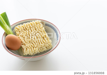 インスタントラーメン　即席麺の写真素材 131856008