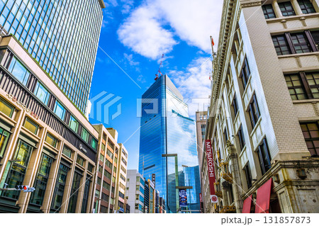 日本の東京都市景観10月10日。日本橋一丁目の再開発事業やコレド室町3、三越などを望む 131857873