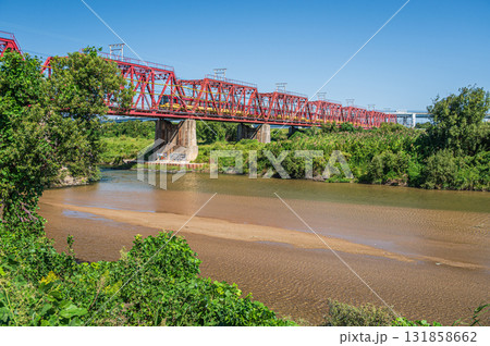 木津川に架かる京阪電鉄の鉄橋　京都府八幡市 131858662