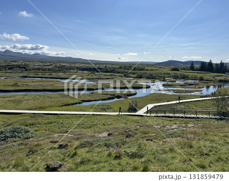 アイスランドの世界遺産、シンクヴェトリル国立公園の大地の裂け目に生まれた奇跡の湿地帯です。 131859479