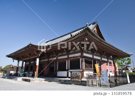 東寺さん　青空に映える食堂（じきどう） 131859578