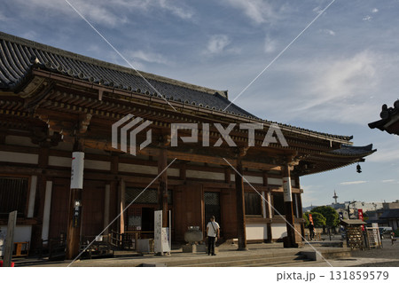 東寺さん　食堂から望む駅ビルと京都タワー 131859579