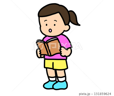 本を読む(立ち)アジア人の女の子 本を読む(立ち)アジア人の女の子 131859624