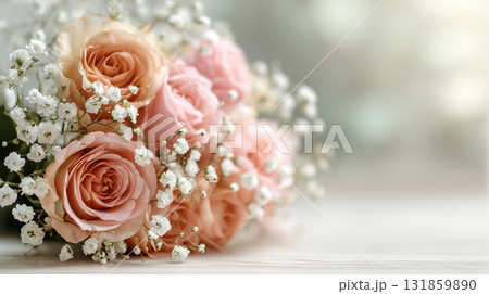 バラのフラワーアレンジ（ピンク基調） 131859890