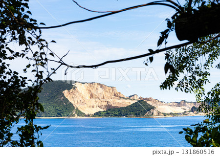 兵庫県姫路市の離島である家島の家島神社から見た男鹿島の風景 兵庫県姫路市の離島である家島の家島神社から見た男鹿島の風景 131860516