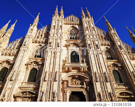 青空に映える大聖堂 131861016