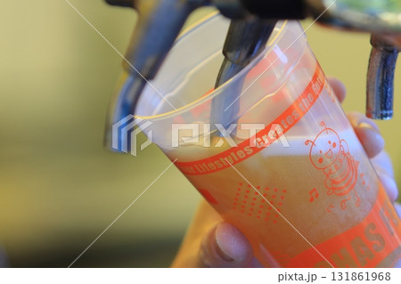 タップから注がれるビール　クラフトビール　ドラフトビール 131861968