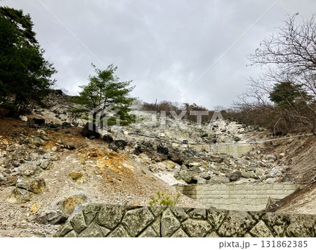 新湯爆裂噴火跡_あらゆばくれつふんかあと_ 奥塩原新湯温泉 131862385