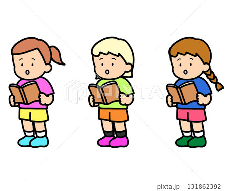 本を読む（立ち）白人の女の子　3人 131862392