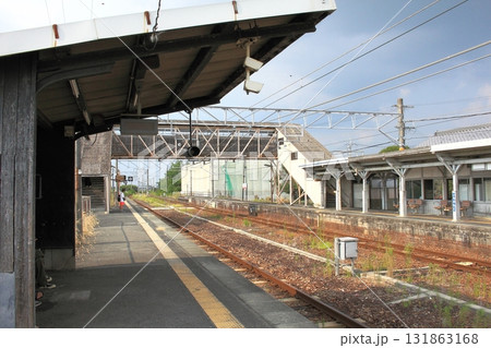 奈良盆地を走る JR桜井線の難読駅『櫟本駅(いちのもとえき)』 奈良盆地を走る JR桜井線の難読駅『櫟本駅(いちのもとえき)』 131863168
