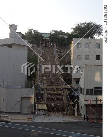 山口県下関市の下関駅近くの小山の上に鎮座しており、源平の合戦で源義経が戦勝祈願した神社である大歳神社 131863892