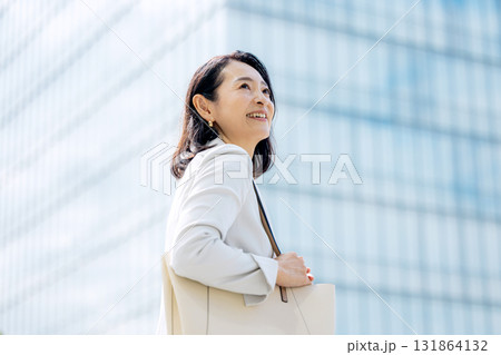 シニアのビジネスウーマン 131864132