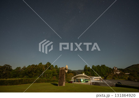 日本の岡山県高梁市の公園で見たとても美しい星空 131864920
