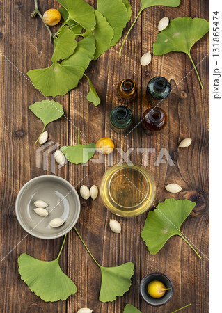 Ginkgo biloba green leaf 131865474