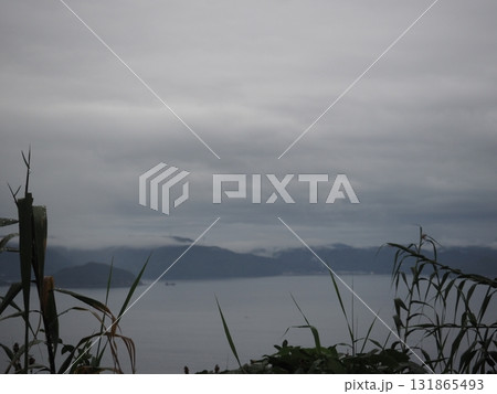 曇り空と海 曇り空と海 131865493