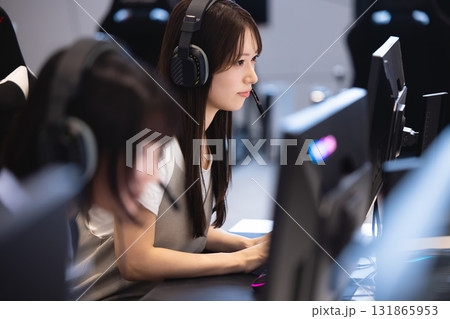 eスポーツ　ゲーマー 131865953