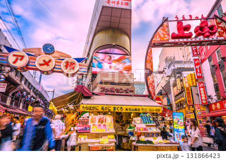 日本の東京都市景観10月10日。インバウンド続く…外国人観光客らで賑わうアメ横などを望む 131866423