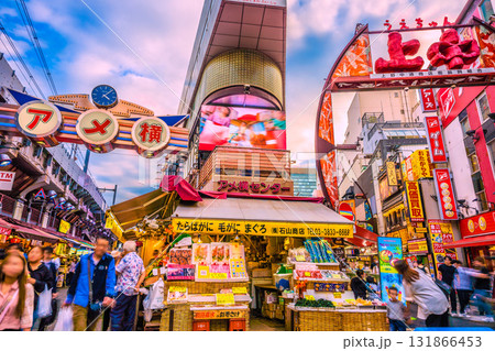 日本の東京都市景観10月10日。インバウンド続く…外国人観光客らで賑わうアメ横などを望む 日本の東京都市景観10月10日。インバウンド続く…外国人観光客らで賑わうアメ横などを望む 131866453