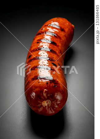 焼き目のついた太いフランクフルト 131866485