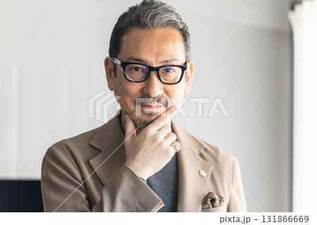 ビジネスマン　シニア男性 131866669