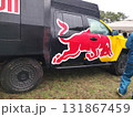 赤い牛の車 131867459