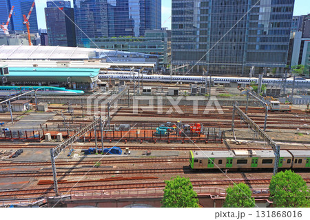東京都千代田区、東京駅を発着する列車の風景 131868016